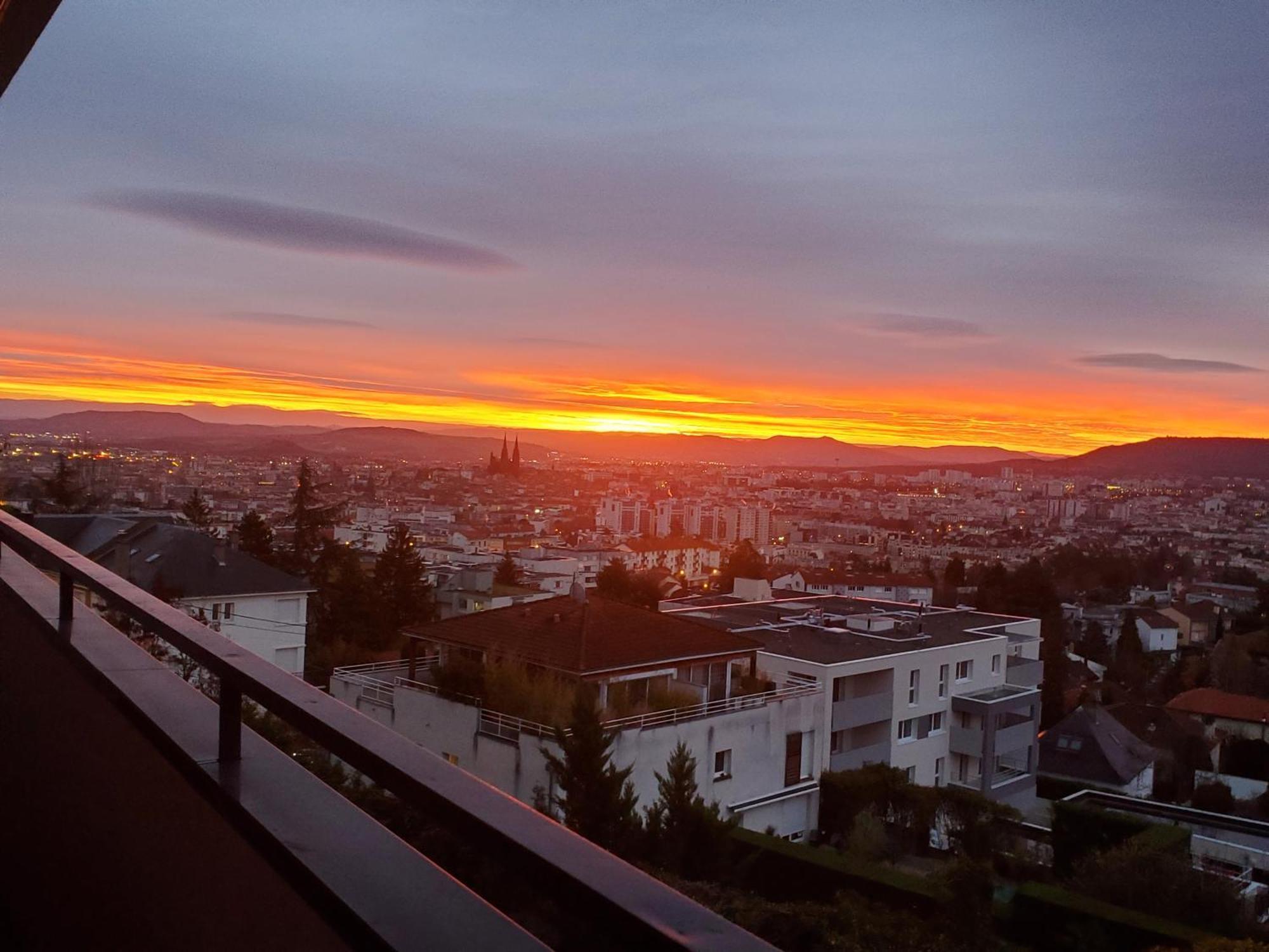 Entre Ville Et Nature - Les Hauts De Clermont Avec Garage Gratuit Exterior photo